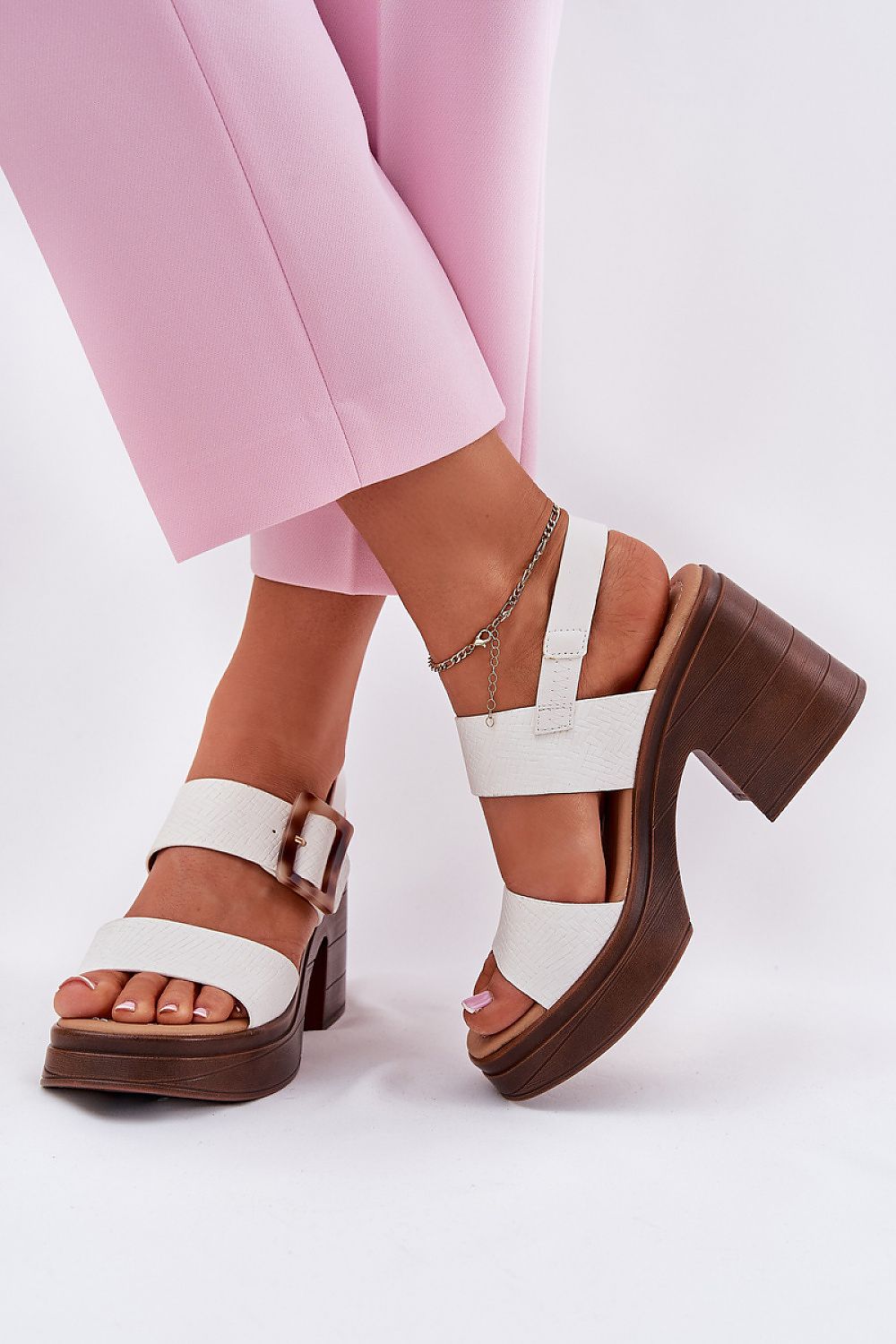 Magassarkú szandál model 213008 Step in style