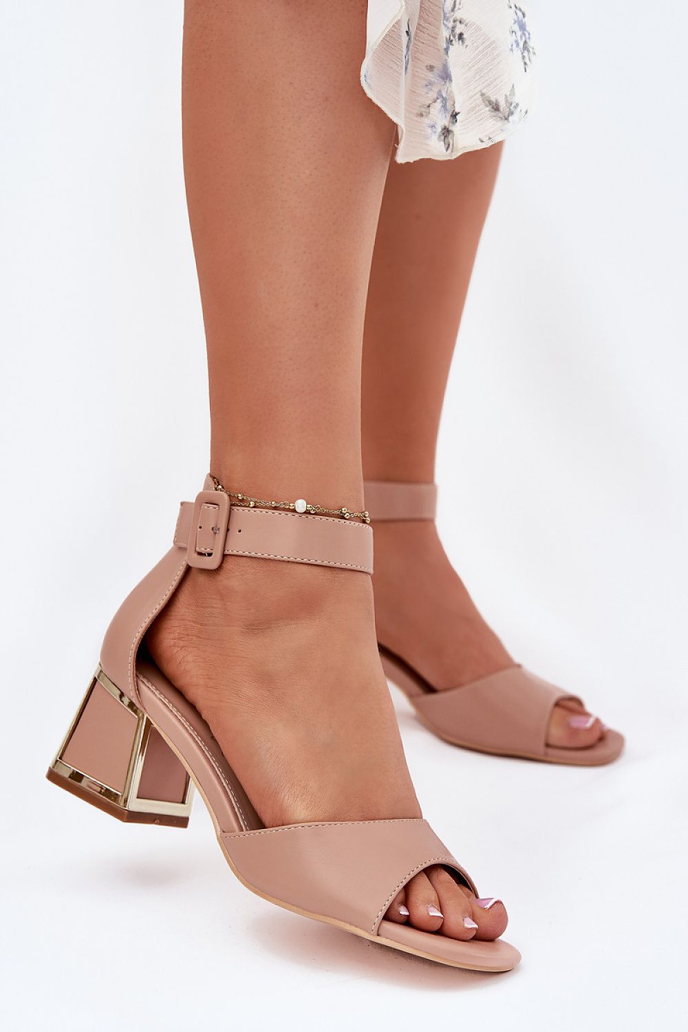 Magassarkú szandál model 213929 Step in style