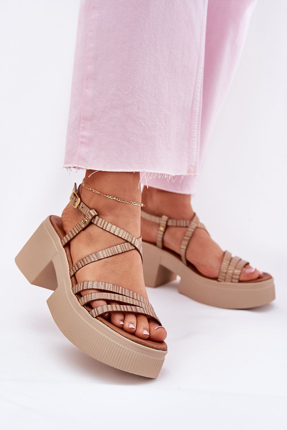 Magassarkú szandál model 214994 Step in style