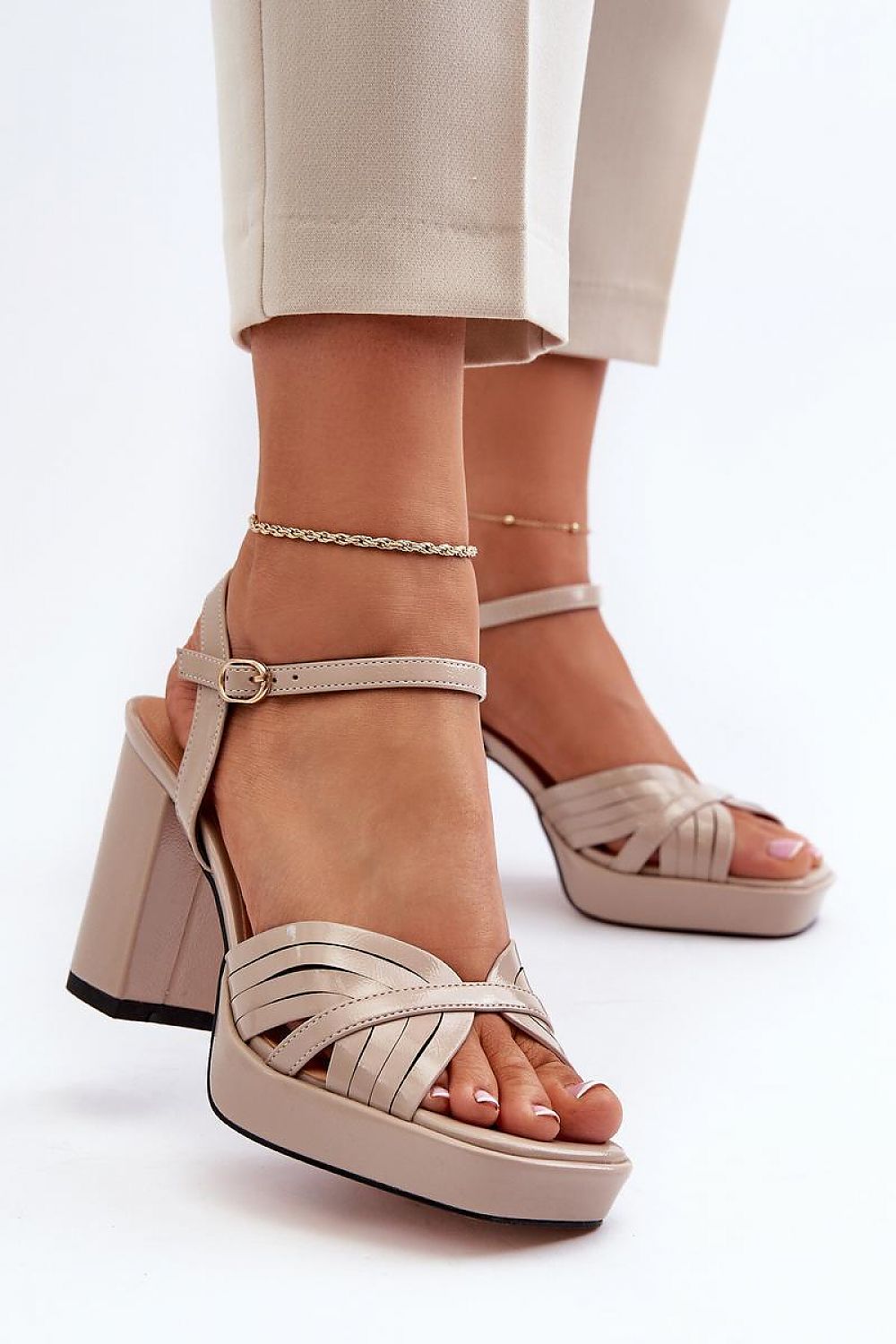  Magassarkú szandál model 195544 Step in style 