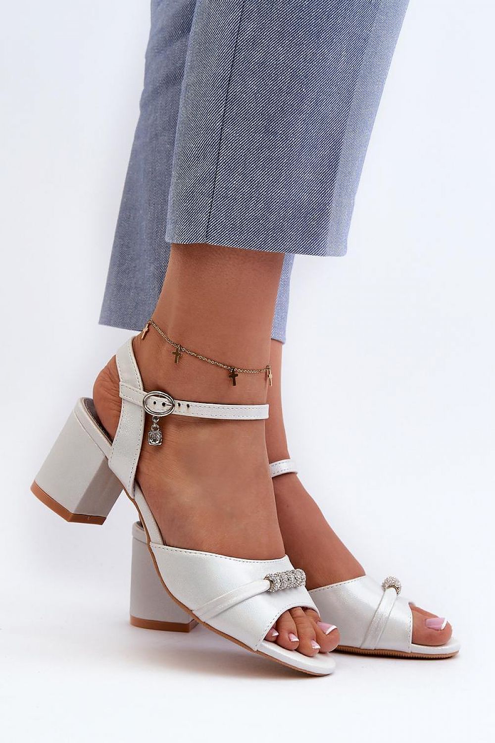  Magassarkú szandál model 196330 Step in style 
