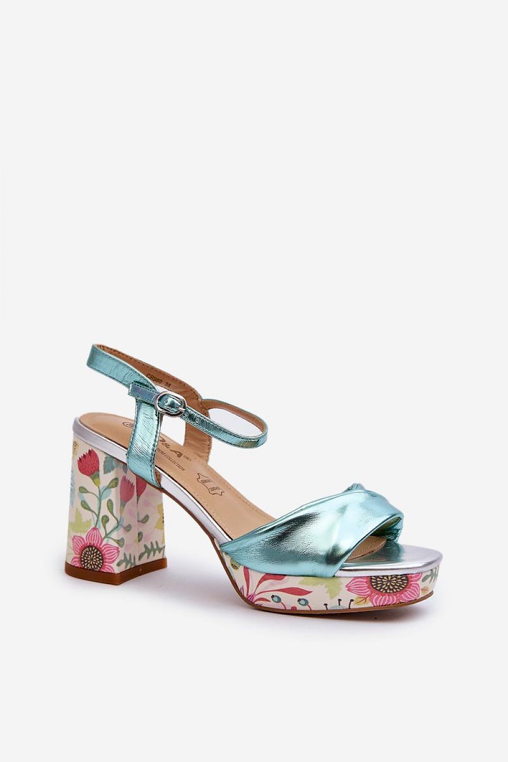  Magassarkú szandál model 196970 Step in style 