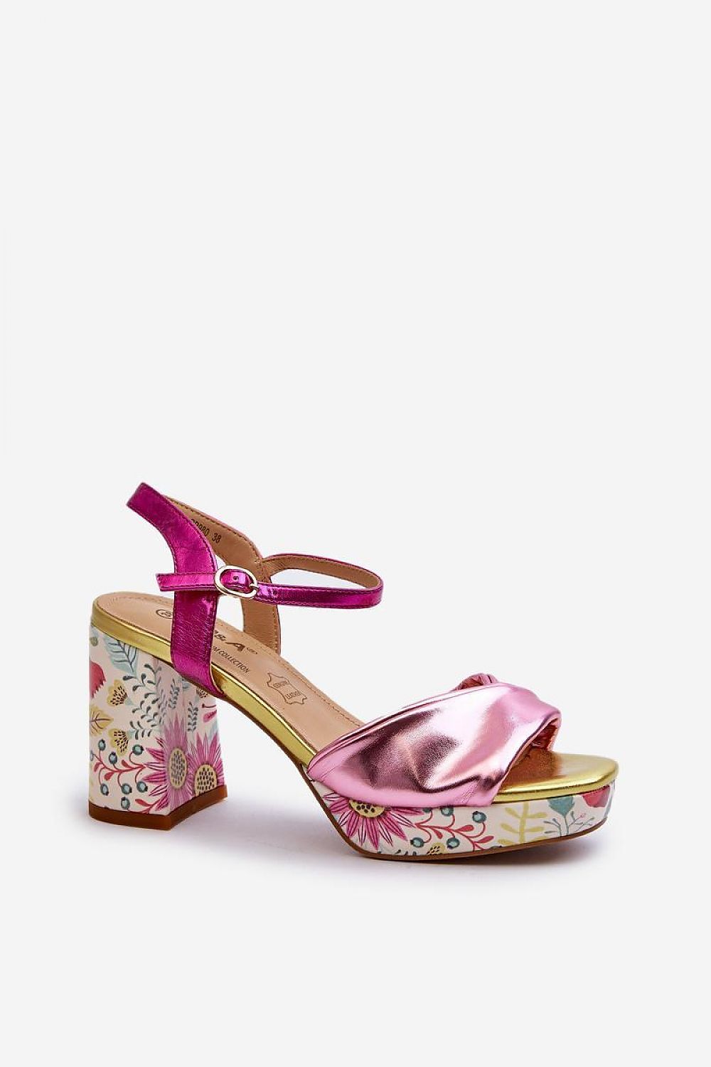  Magassarkú szandál model 196971 Step in style 