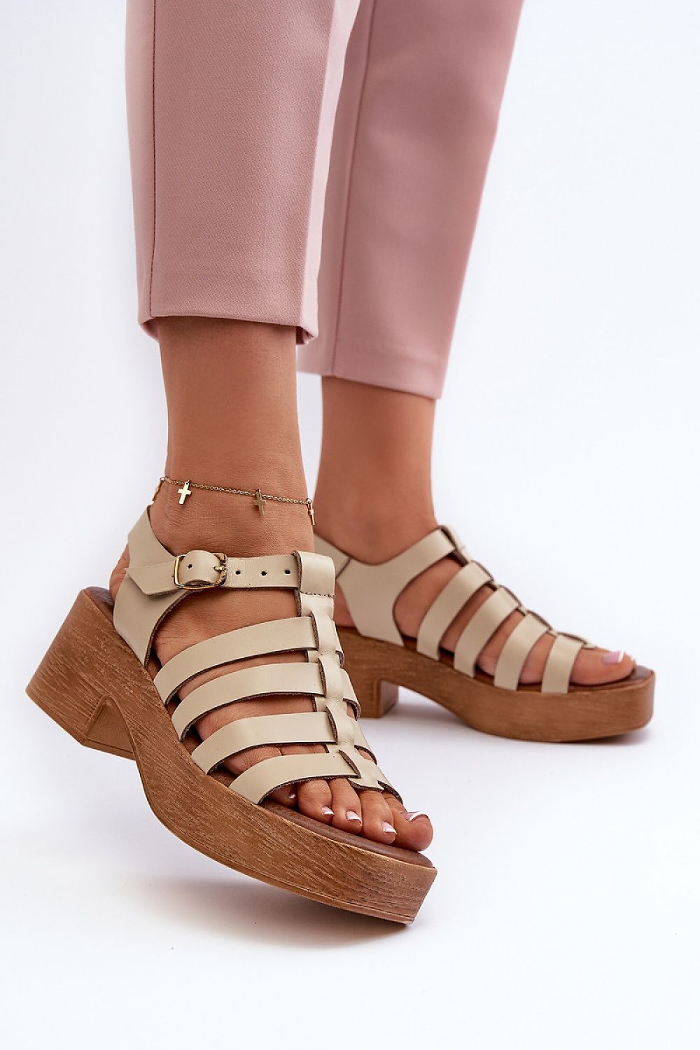  Magassarkú szandál model 198810 Step in style 