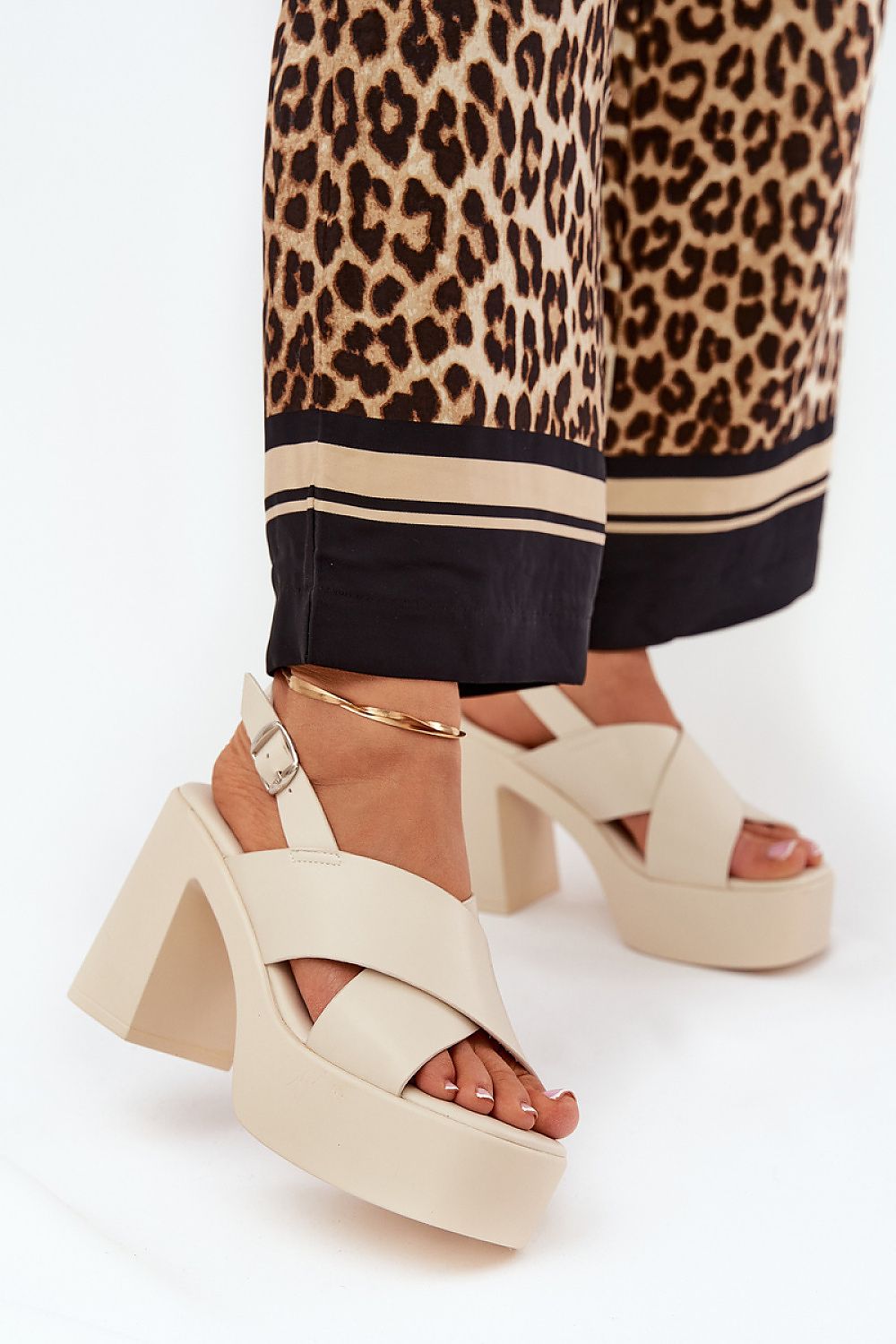  Magassarkú szandál model 210800 Step in style 