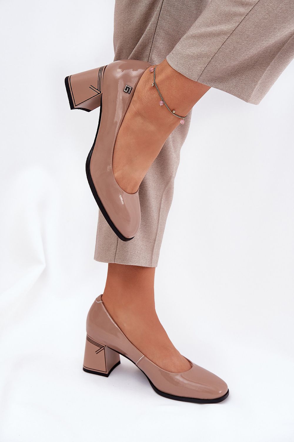  Magassárkú körömcipő model 211070 Step in style 