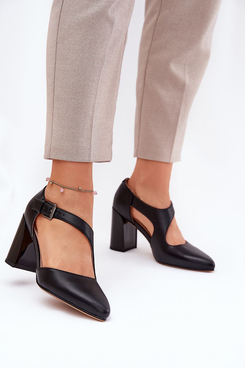  Magassárkú körömcipő model 211614 Step in style 