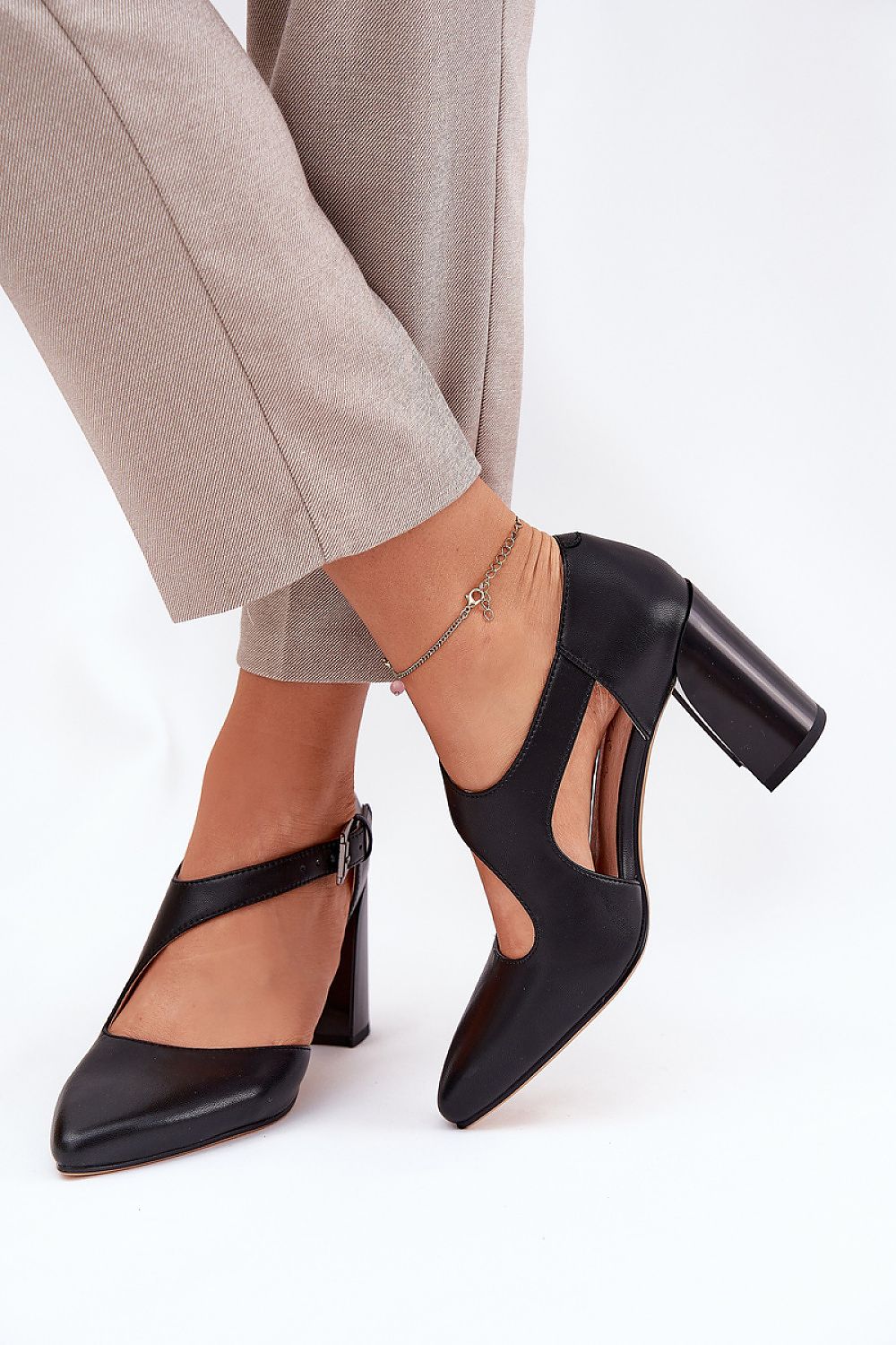  Magassárkú körömcipő model 211614 Step in style 