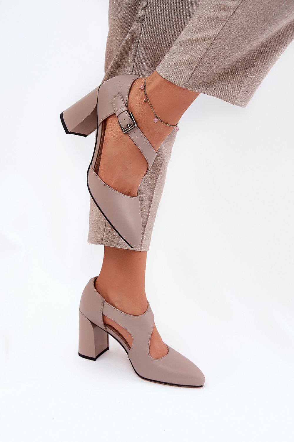  Magassárkú körömcipő model 211615 Step in style 