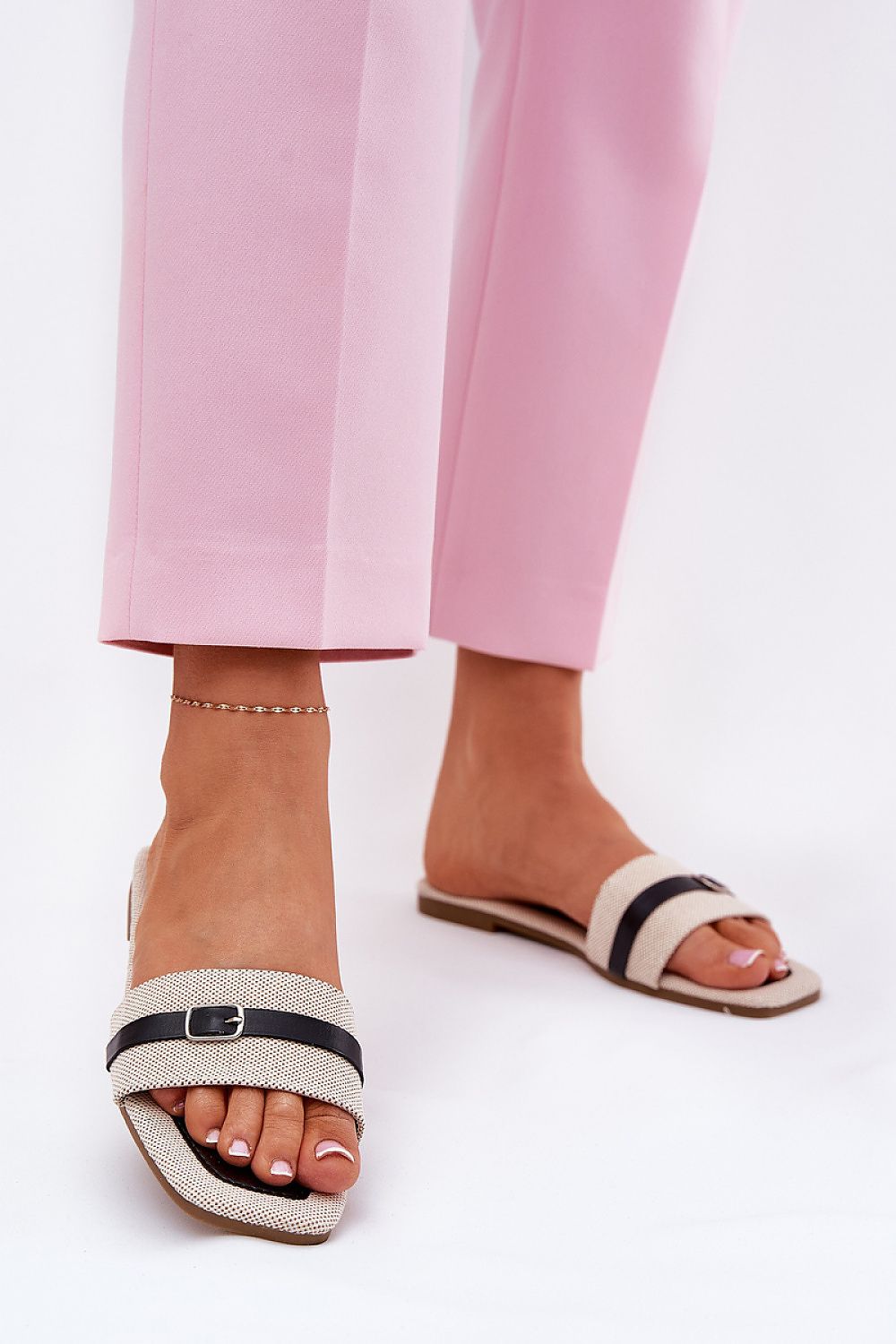  Papucs model 211700 Step in style 