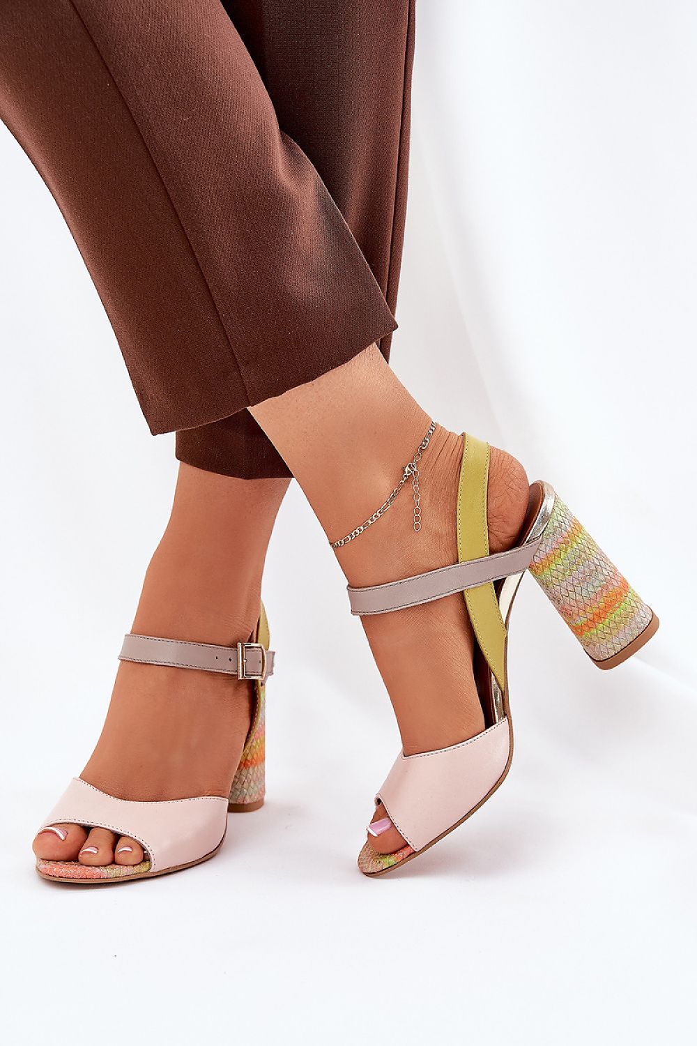  Magassarkú szandál model 211949 Step in style 