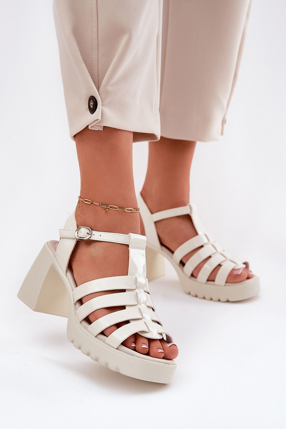  Magassarkú szandál model 212575 Step in style 