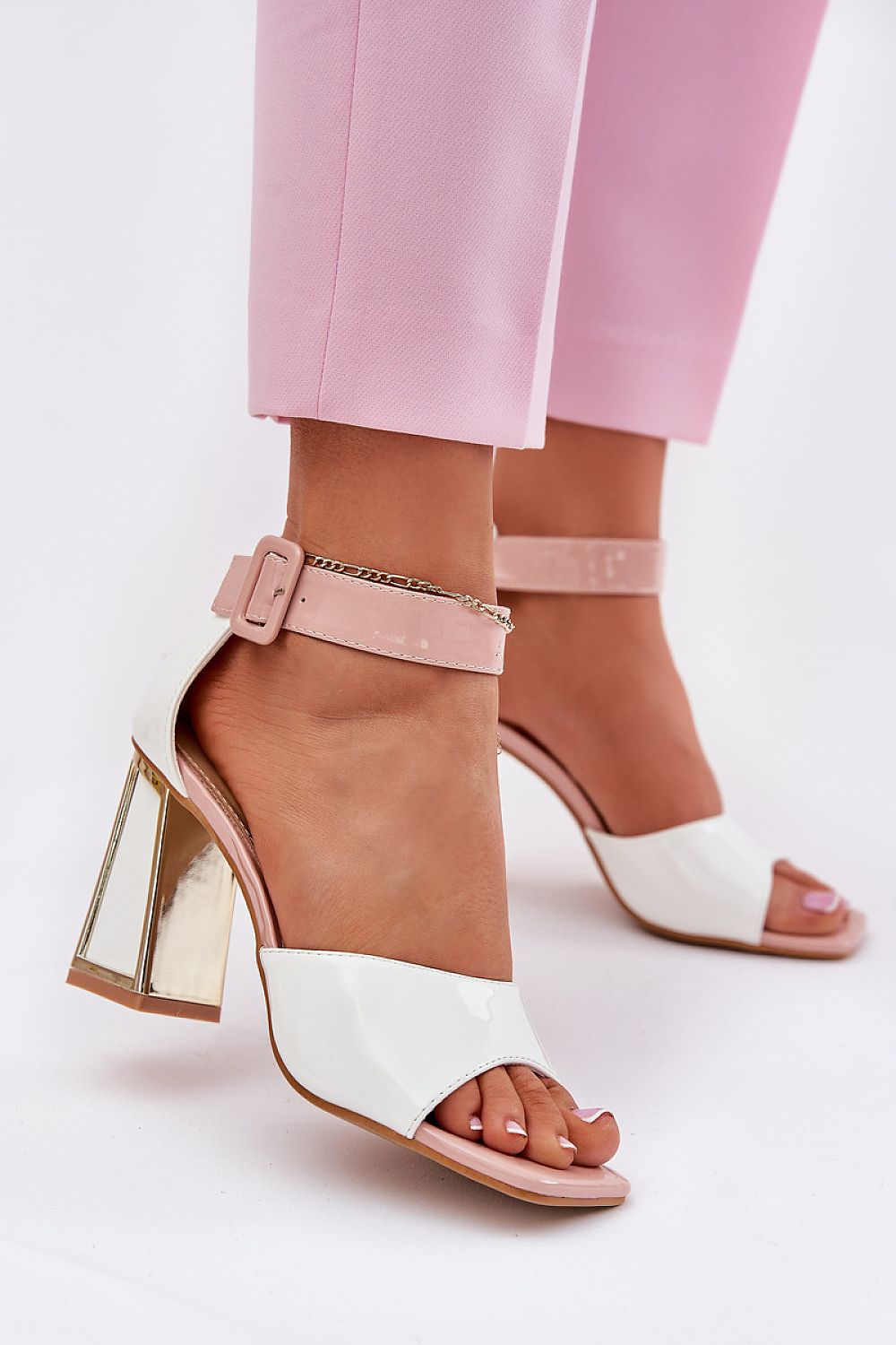  Magassarkú szandál model 212823 Step in style 