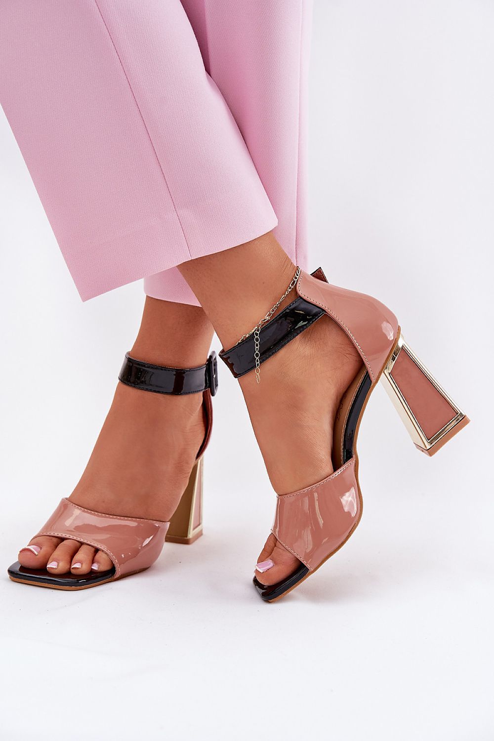  Magassarkú szandál model 212824 Step in style 