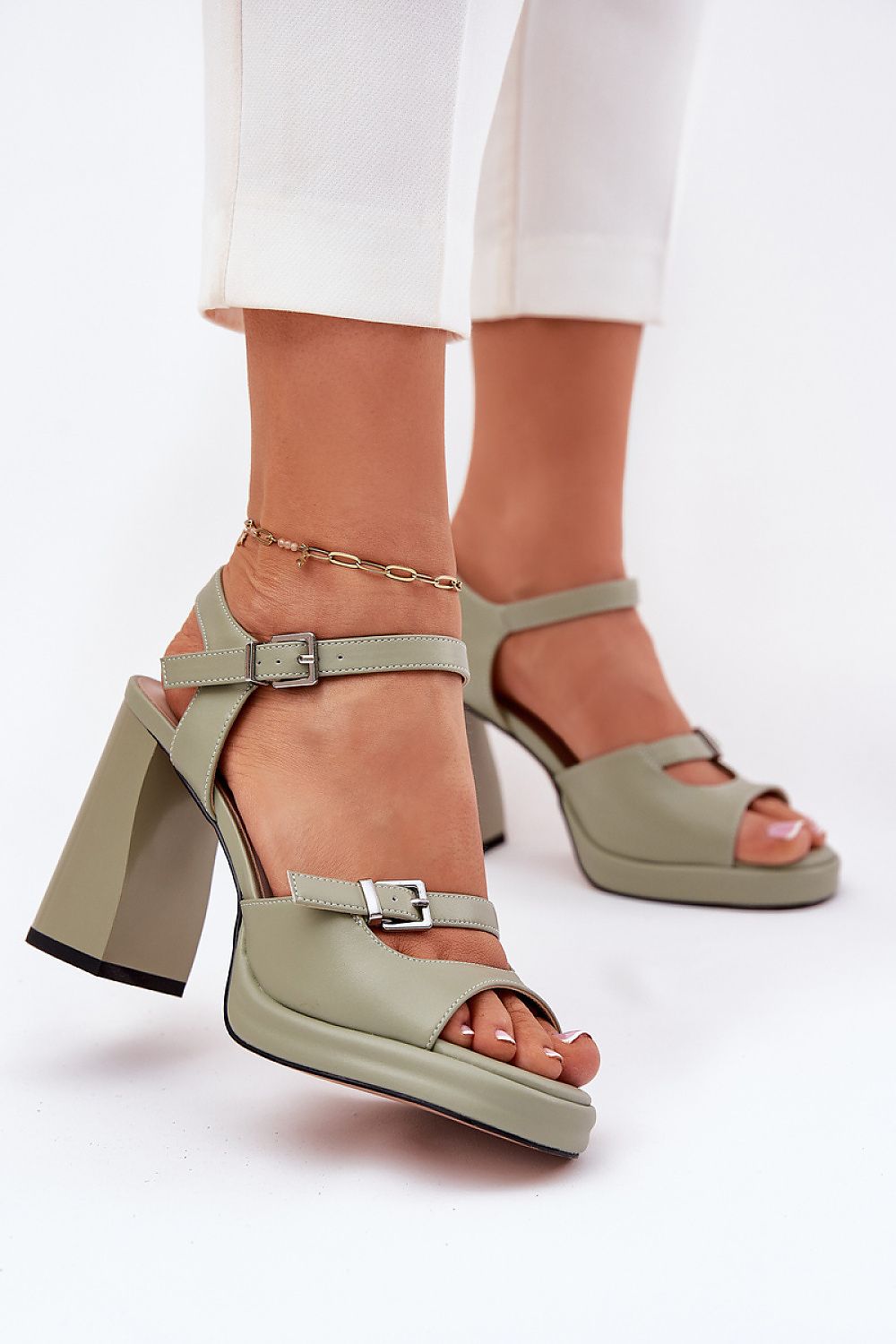  Magassarkú szandál model 212825 Step in style 