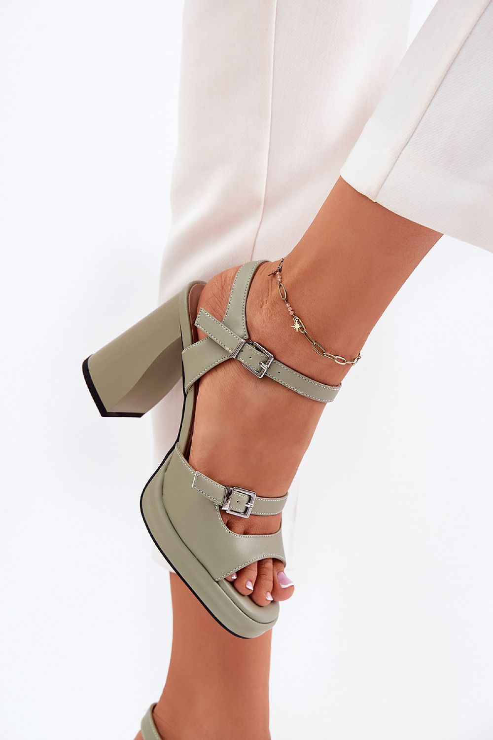  Magassarkú szandál model 212825 Step in style 