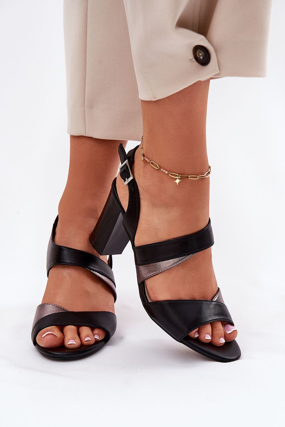  Magassarkú szandál model 212908 Step in style 