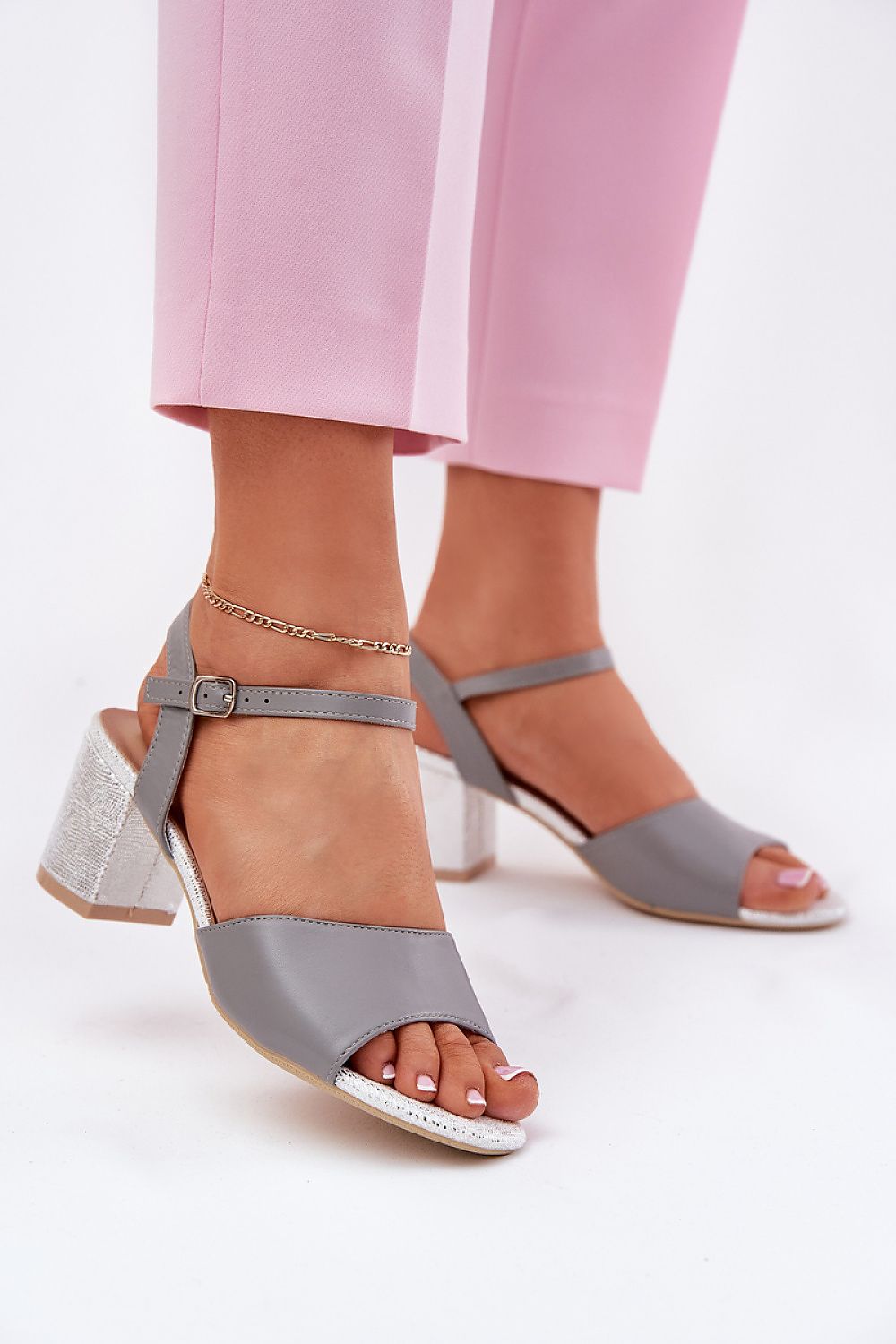  Magassarkú szandál model 213012 Step in style 