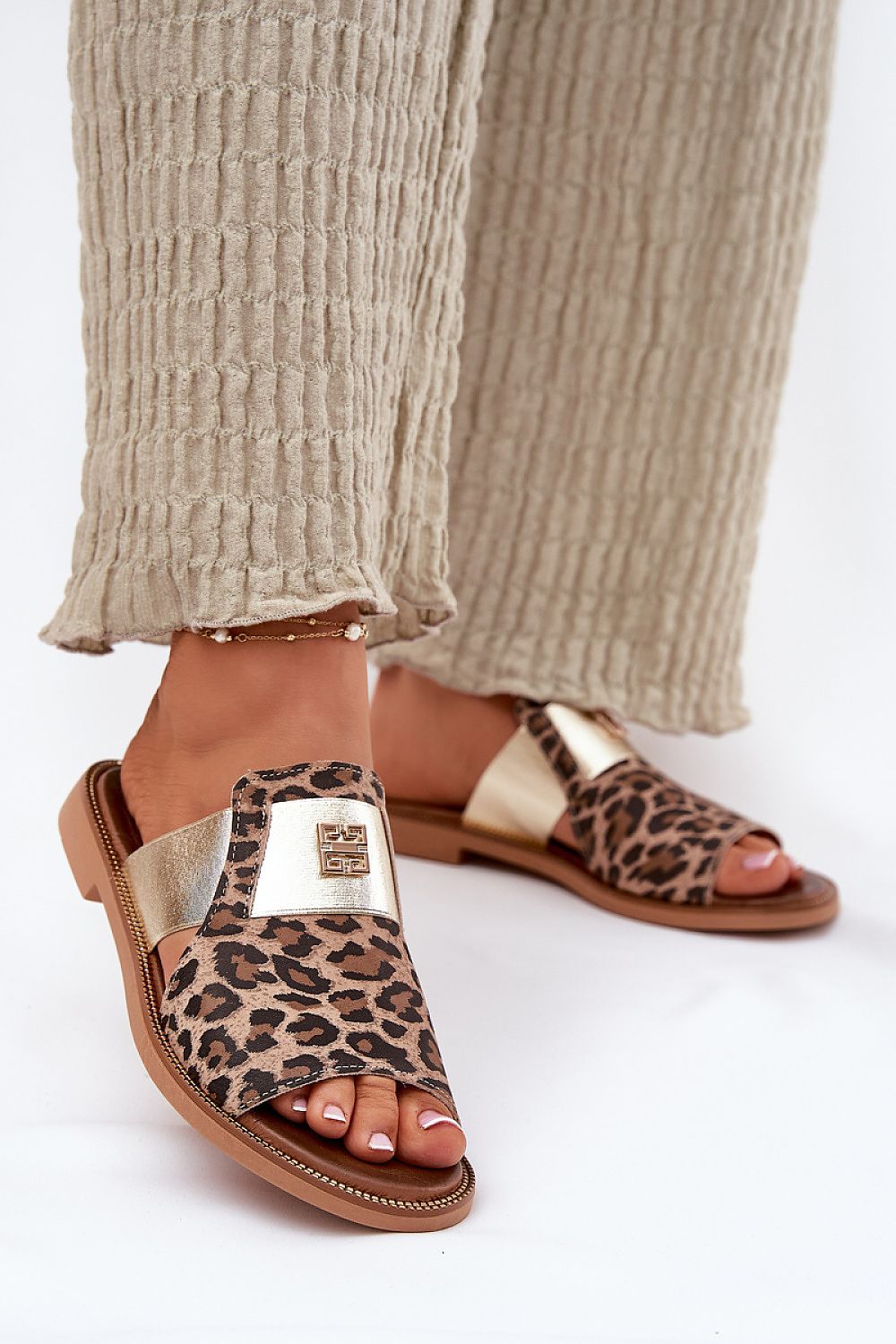  Papucs model 213180 Step in style 
