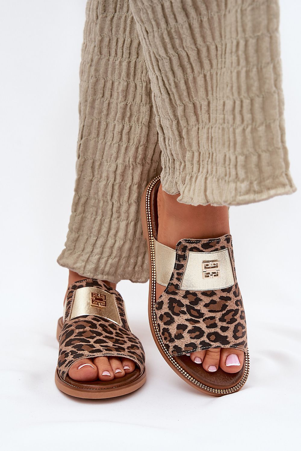  Papucs model 213180 Step in style 