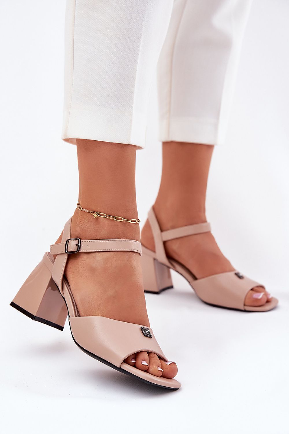  Magassarkú szandál model 213185 Step in style 
