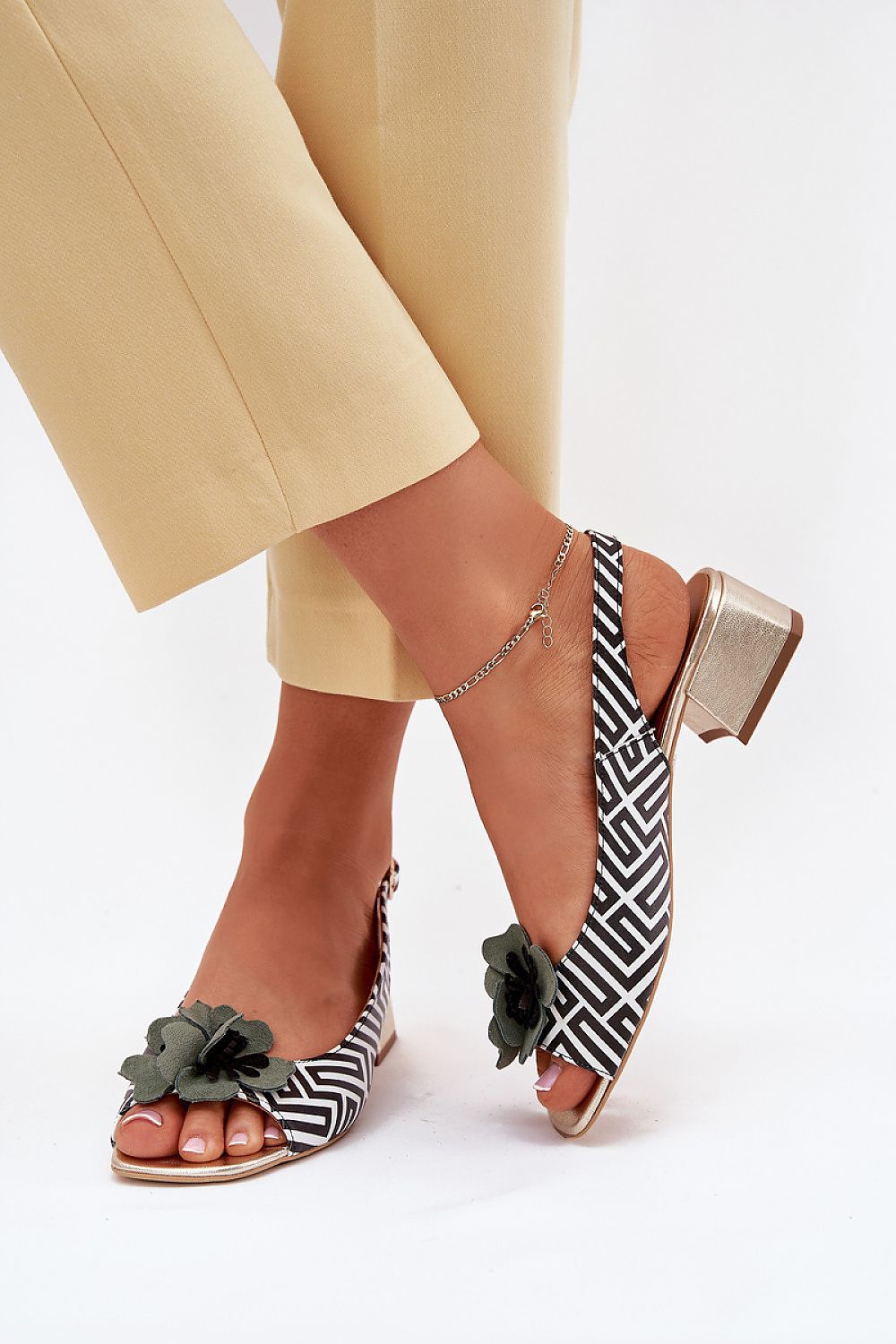  Magassarkú szandál model 214683 Step in style 