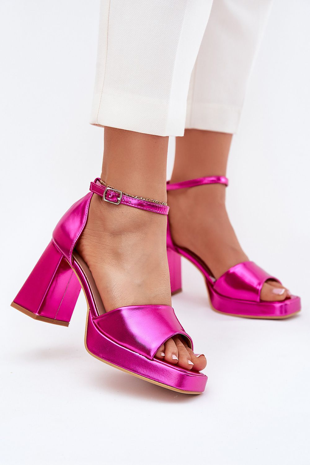 Magassarkú szandál model 215001 Step in style 