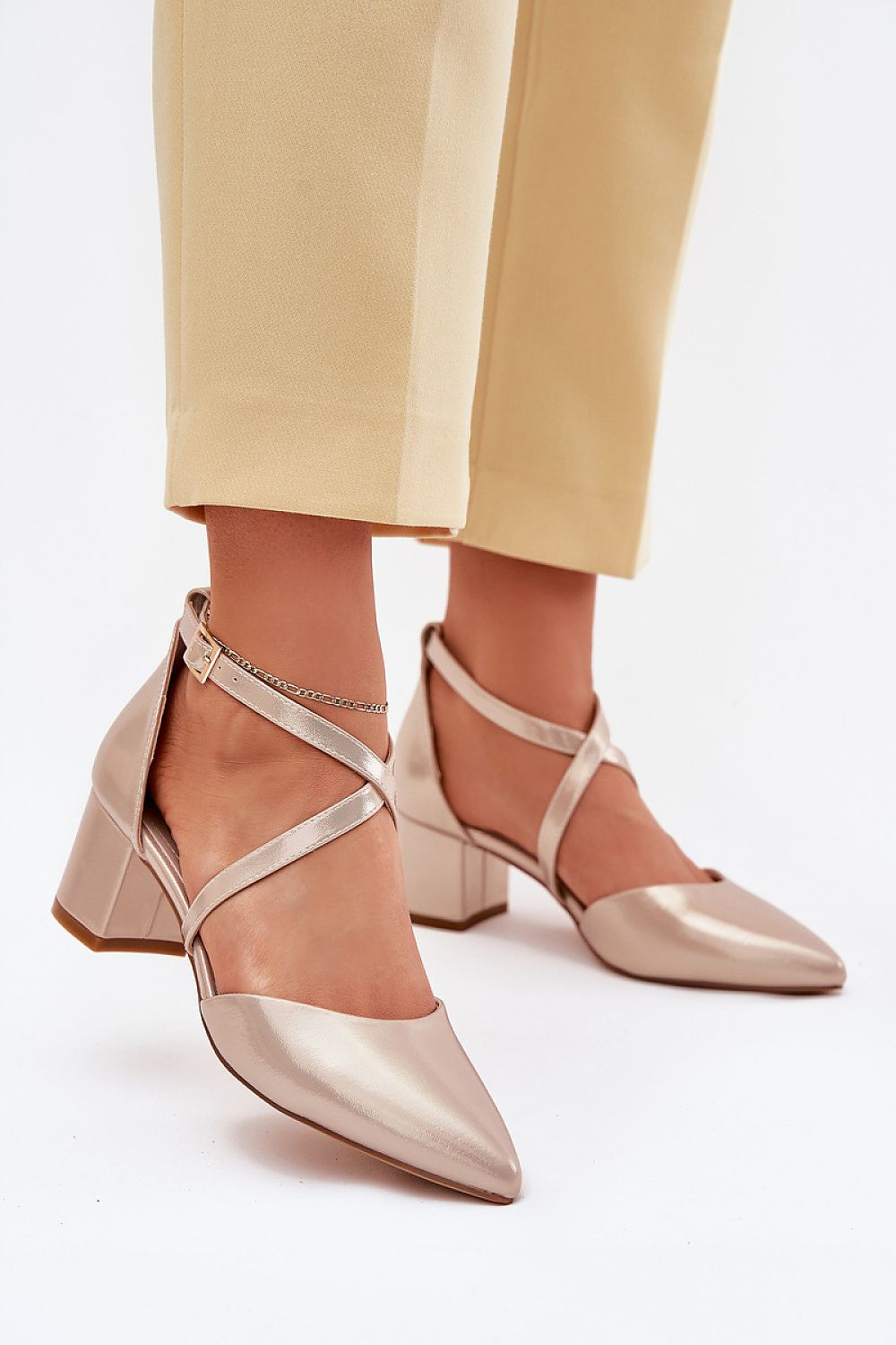  Magassárkú körömcipő model 215685 Step in style 