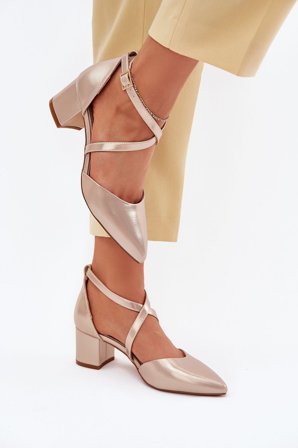  Magassárkú körömcipő model 215685 Step in style 